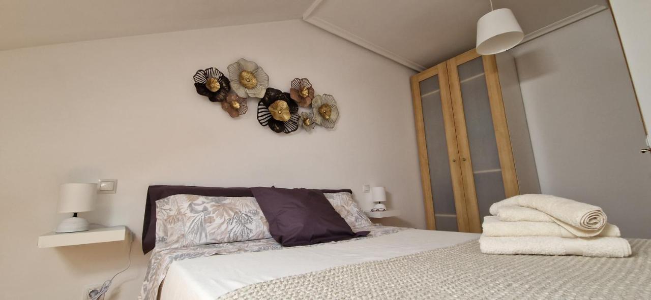 Junto A La Catedral Apartment Burgo Екстериор снимка
